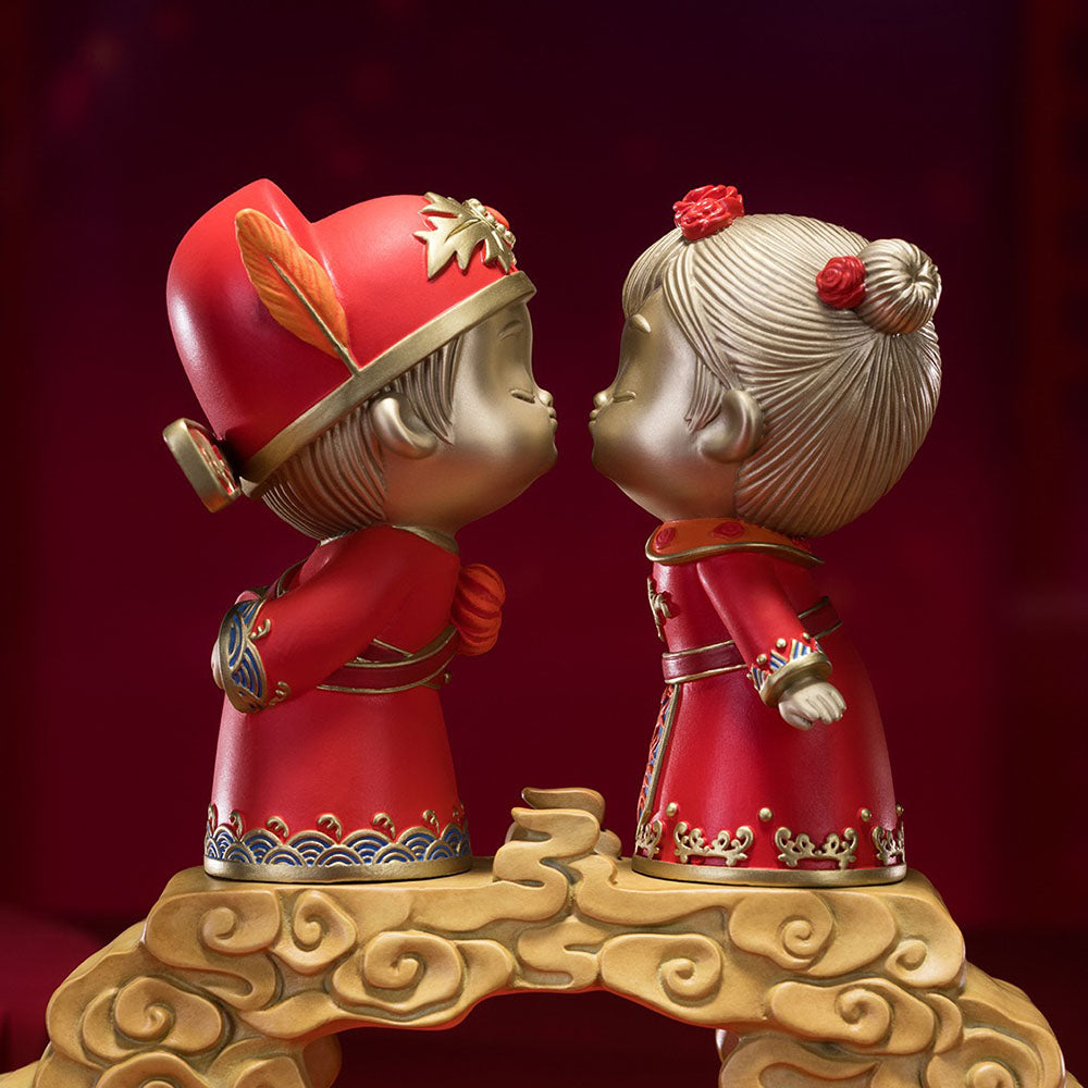 Brass Kissing Couple